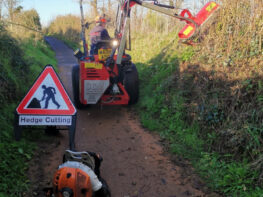 hedge-maintenance-for-footpath-devon Hedge Maintenance for Footpath Devon