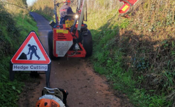 hedge-maintenance-for-footpath-devon Hedge Maintenance for Footpath Devon